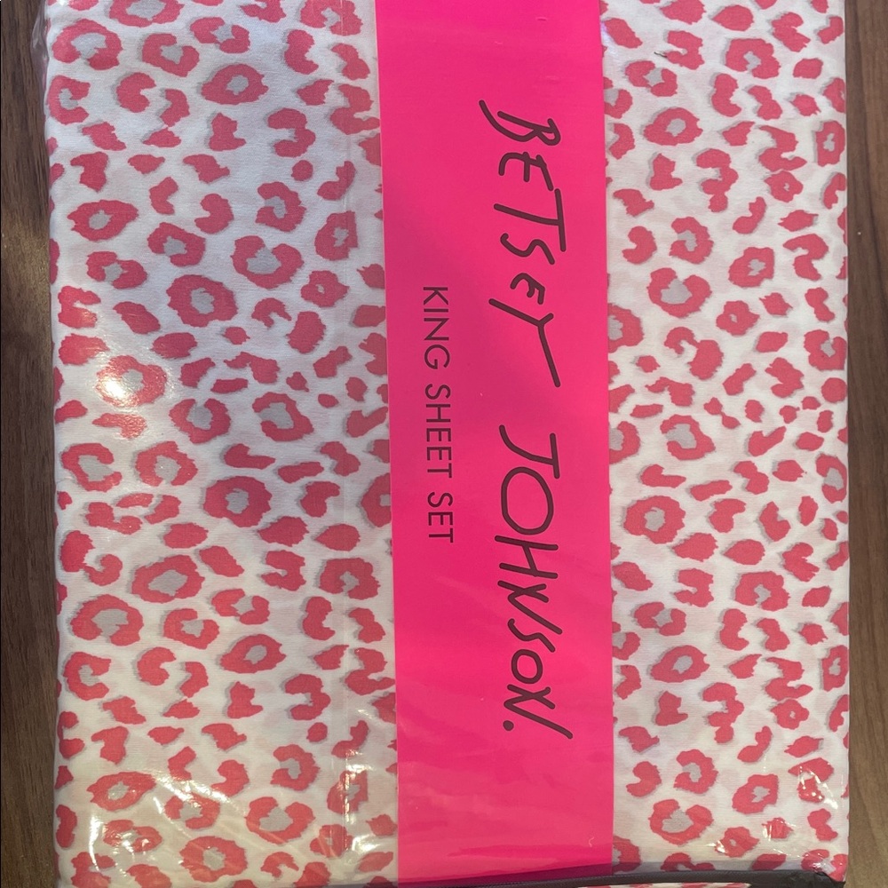 Betsey Johnson Pink and White Leopard King Sheet Set